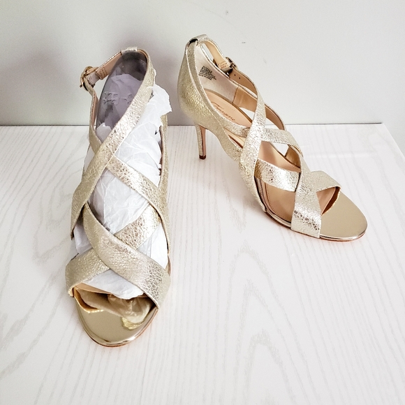 Vince Camuto Paill 2 heels - Picture 2 of 6